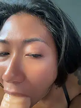 thai-dreamgirl's Live XXX Chat