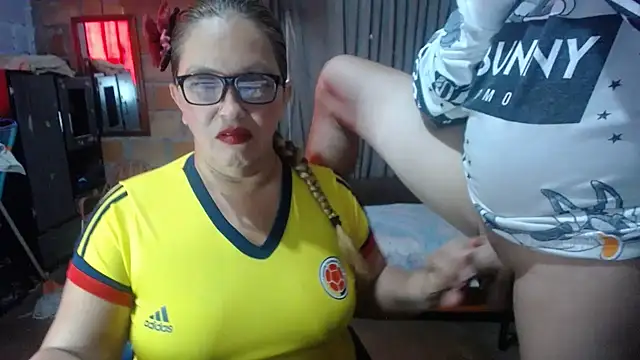 MOTHER_AND_SON09 webcam show