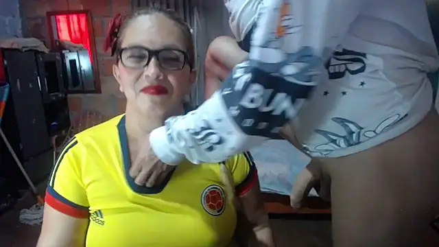 Show modela MOTHER_AND_SON09 na web-kameri