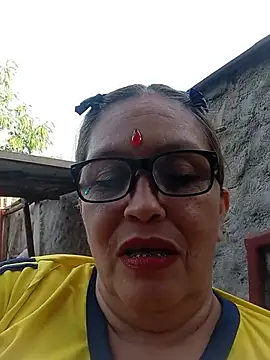 MOTHER_AND_SON09: διαδικτυακό σόου στην κάμερα