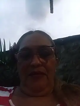 הופעת וובקאם של MOTHER_AND_SON09