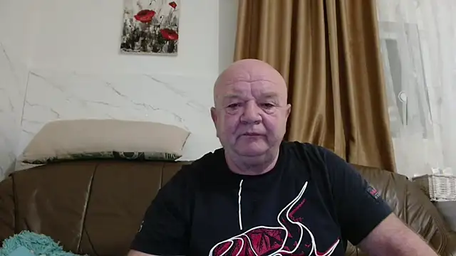 fullballs6's Live Chat Room