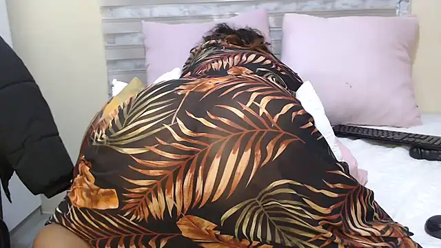 Foxybrownxx1's Live XXX Chat
