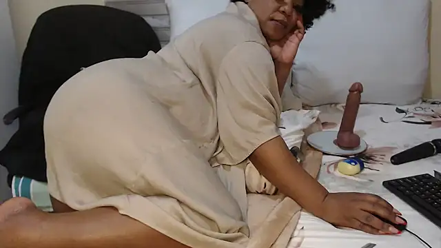 Foxybrownxx1's Live XXX Chat