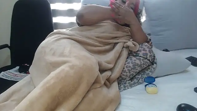 Foxybrownxx1 élő XXX-chatje
