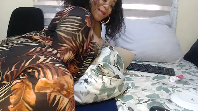 Foxybrownxx1's Live XXX Chat