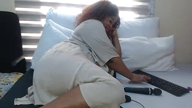 แชท XXX สดของ Foxybrownxx1
