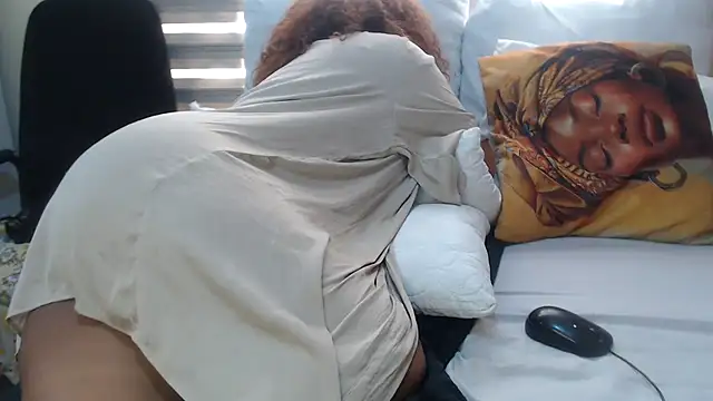 Foxybrownxx1's Live XXX Chat