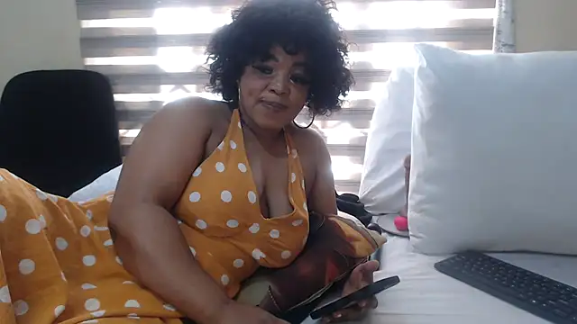 Foxybrownxx1's Webcam Show