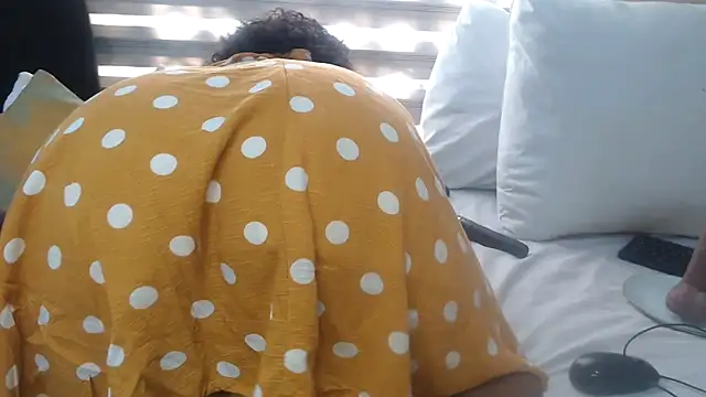 Foxybrownxx1's Live XXX Chat