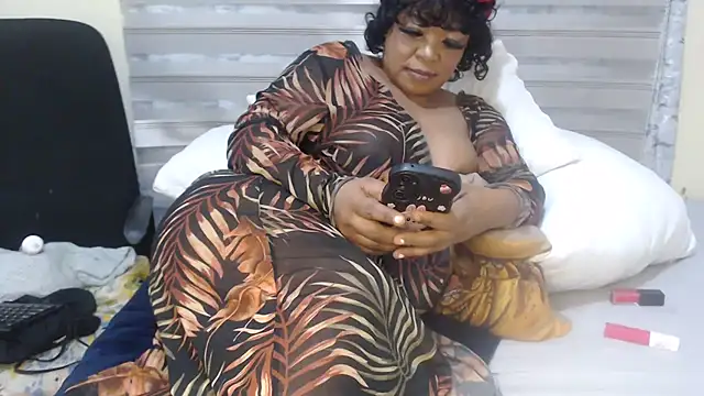 Foxybrownxx1's Live XXX Chat