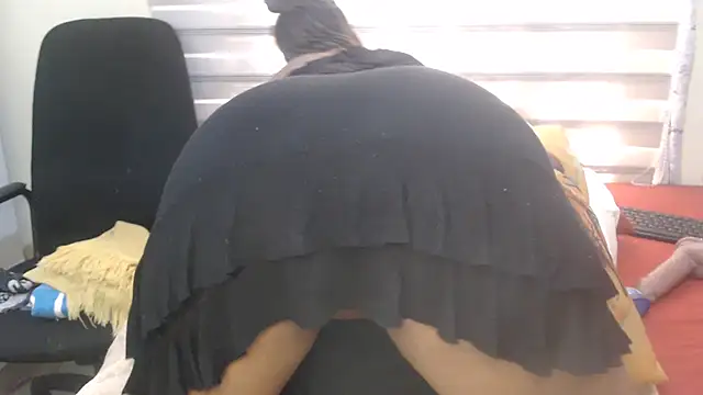 Foxybrownxx1 Adlı Modelin Canlı XXX Sohbeti