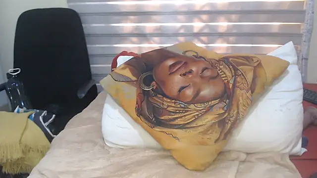 Foxybrownxx1 লাইভ XXX চ্যাট