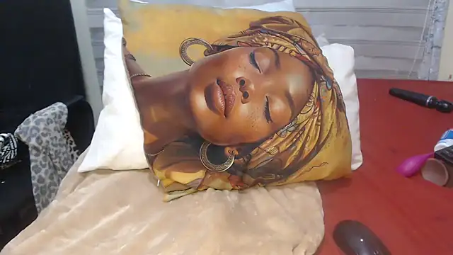 Foxybrownxx1 élő XXX-chatje