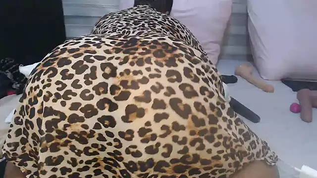 Foxybrownxx1 Adlı Modelin Canlı XXX Sohbeti