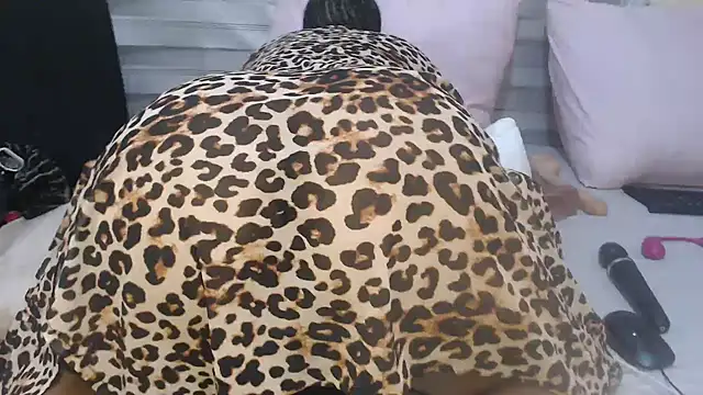 Foxybrownxx1's Webcam Show