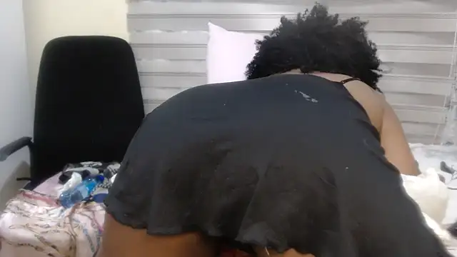 צ'אט XXX בשידור חי של Foxybrownxx1
