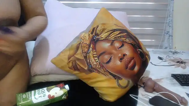Foxybrownxx1's Live XXX Chat