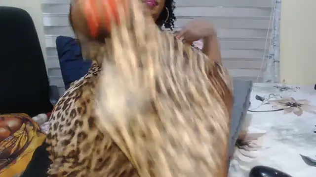 Webkamerová show Foxybrownxx1