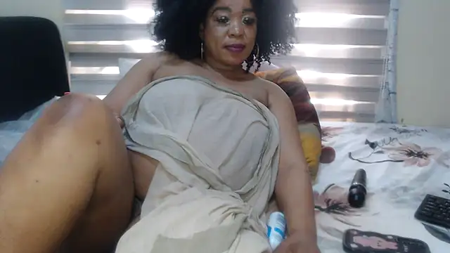 Foxybrownxx1's Live XXX Chat