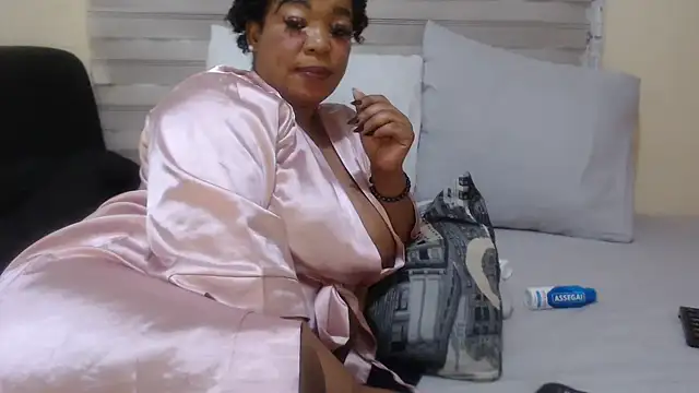 Foxybrownxx1's Live XXX Chat