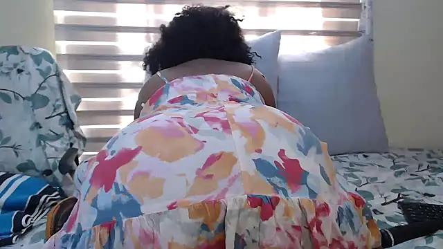 Foxybrownxx1's Live XXX Chat
