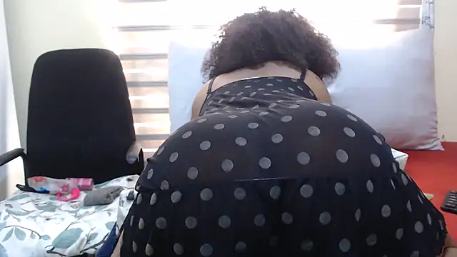 Foxybrownxx1's Live XXX Chat