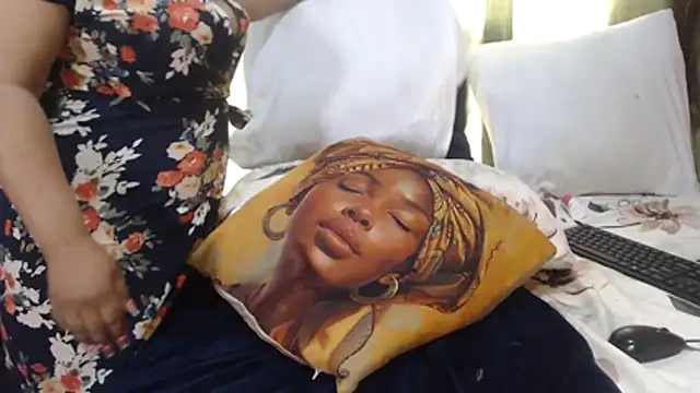Foxybrownxx1 élő XXX-chatje