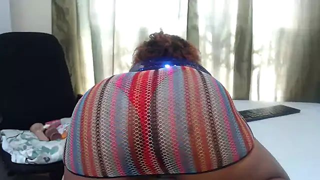 Foxybrownxx1's Live XXX Chat