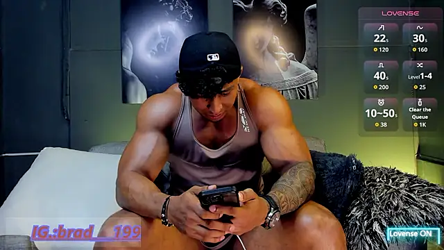 bradley_smith Show in webcam