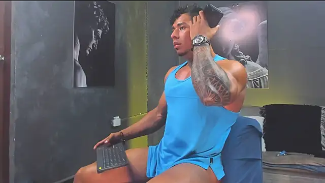 bradley_smith's Live XXX Chat