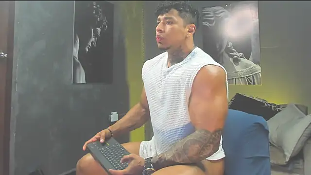 Show modela bradley_smith na web-kameri