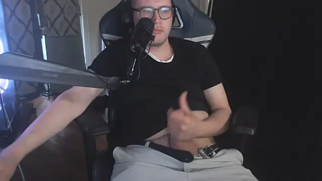 chicostick413 Show in webcam