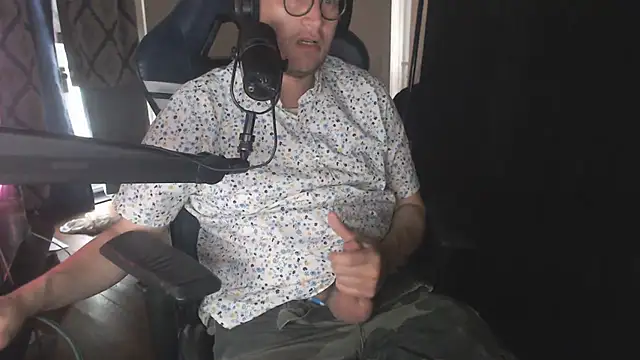 chicostick413 Show in webcam