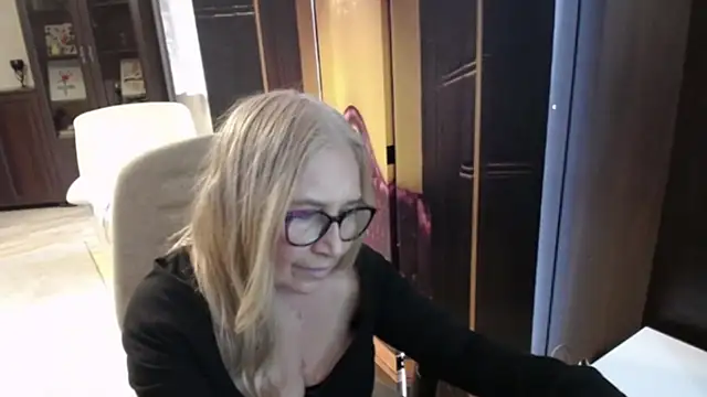 sofia_xkiss Show in webcam