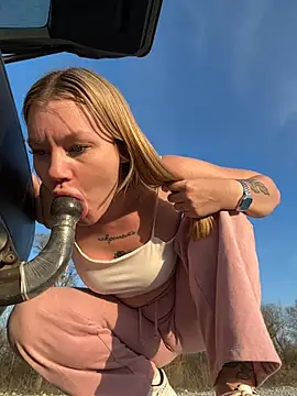 justmilaa webkamerás műsora