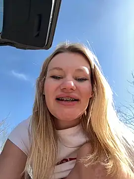 justmilaa webkamerás műsora