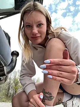 Pertunjukan Kamera Web justmilaa