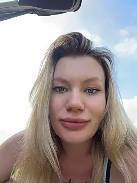 justmilaa Show in webcam