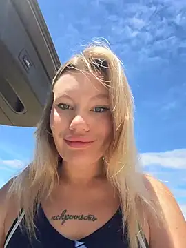 justmilaa Show in webcam