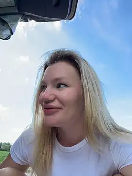 justmilaa Шоу с уебкамера