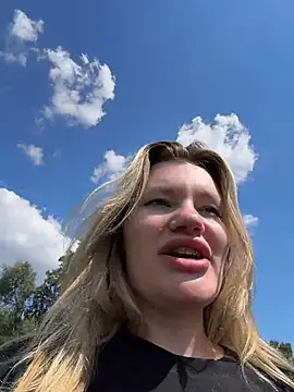 justmilaa webkamerás műsora