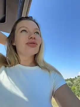 justmilaa Show in webcam