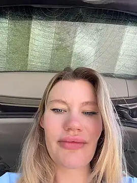 justmilaa Show in webcam