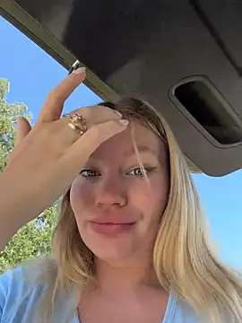 הופעת וובקאם של justmilaa