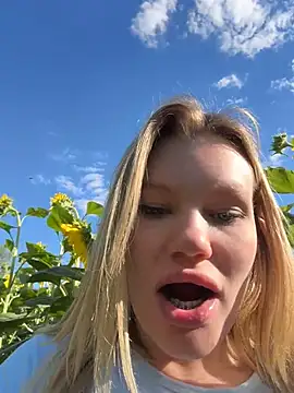 justmilaa webcam show