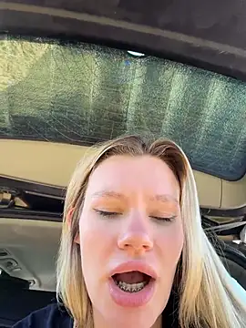 justmilaa webcam show