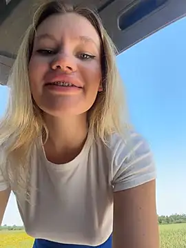 justmilaa Show in webcam