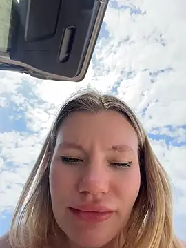 justmilaa webcam show