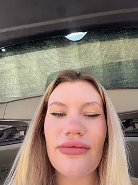 justmilaa Шоу с уебкамера